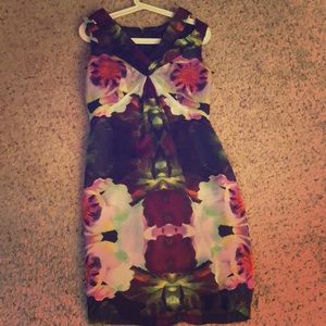 Cut-out v-neck floral print spring dress